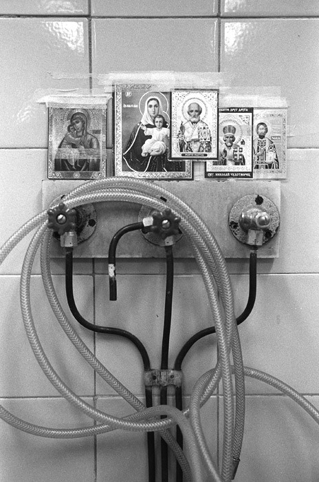 С Богом. Родителям маленьких пациентов часто остаётся надеяться только на божью помощь