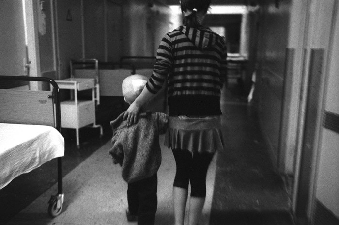 Жизненное пространство. Узкий и длинный коридор – единственное место, где родители могут погулять с детьми